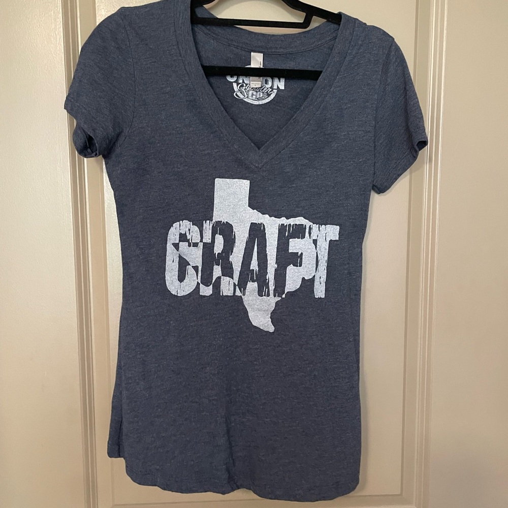 Gray V-Neck Texas Graphic Tee